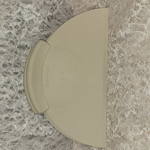 Pampered Chef: Lift and Serve Dough Lifter Scraper - Picture 2 of 5